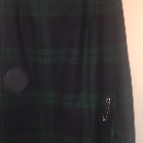 Beautiful plaid skirt. Made in Ireland 🇮🇪 - Picture 2 of 4